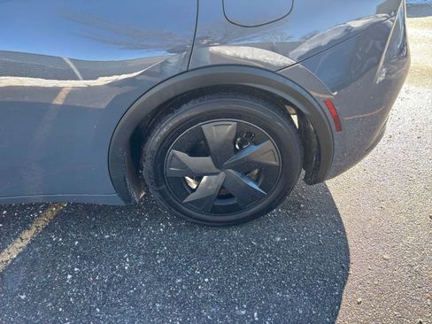 Used 2025 Toyota Prius LE image 28