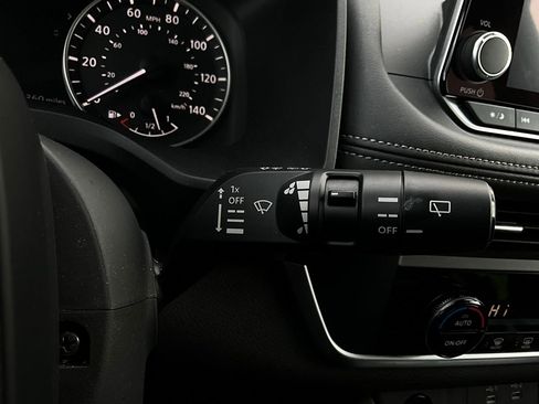 Used 2025 Nissan Rogue SV image 36