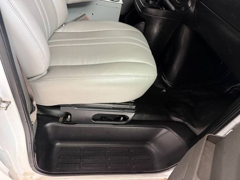 Used 2018 Chevrolet Express 3500 Extended w/ Driver Convenience Package RWD image 25