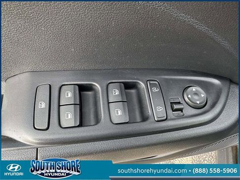 Certified 2023 Hyundai Venue SEL w/ Cargo Package image 20