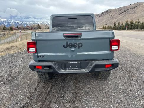 Used 2025 Jeep Gladiator Sport AWD/4WD image 8
