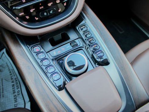 Used 2022 Aston Martin DBX image 17