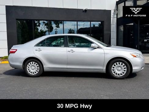 Used 2007 Toyota Camry LE FWD image 3