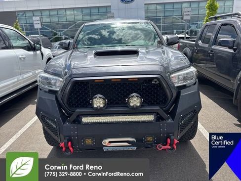 Used 2017 Toyota Tacoma TRD Sport AWD/4WD image 2
