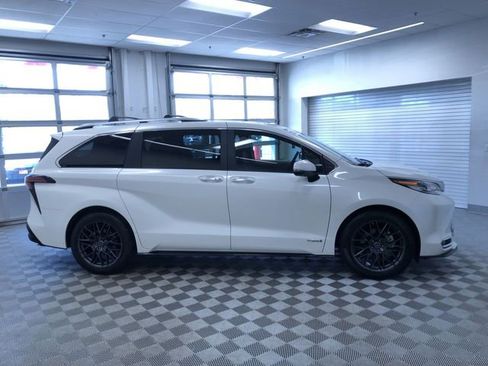 Certified 2021 Toyota Sienna Platinum AWD/4WD image 39