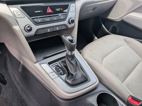 Used 2017 Hyundai Elantra SE FWD image 19