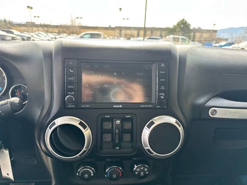 Used 2017 Jeep Wrangler Unlimited Sahara image 18