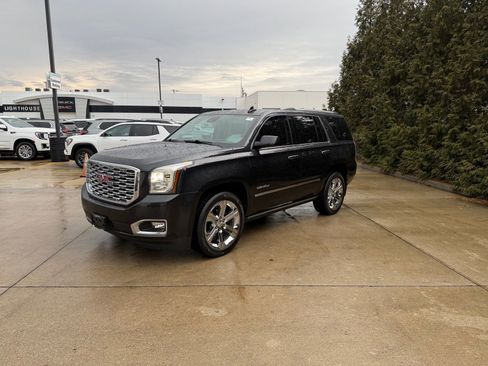 Used 2020 GMC Yukon Denali w/ Denali Premium Package image 8