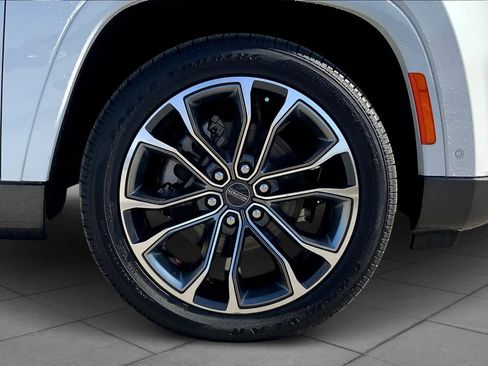 Used 2022 Jeep Grand Wagoneer Series III w/ HD Trailer Tow Package image 10