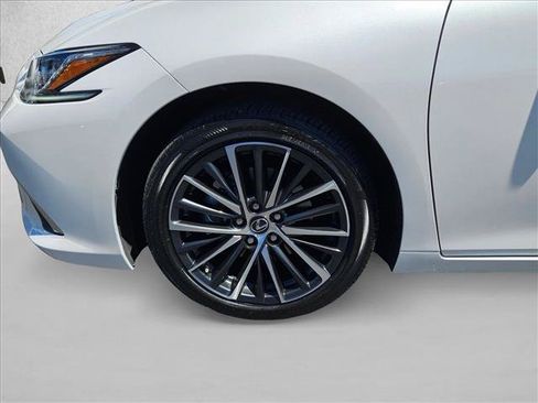 Used 2024 Lexus ES 300h w/ Premium Package FWD image 21