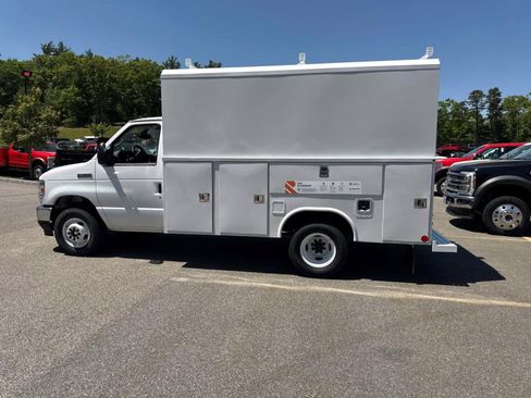 New 2027 Ford E-350 and Econoline 350 Super Duty w/ Power Equipment Group RWD image 2