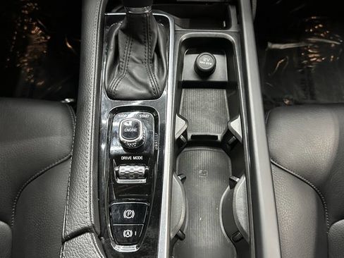 Used 2017 Volvo S90 T6 Momentum w/ Vision Package image 27