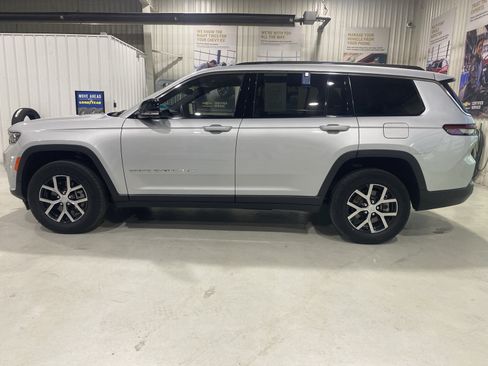 Used 2023 Jeep Grand Cherokee L Limited w/ Luxury Tech Group II AWD/4WD image 5