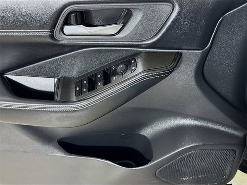 Used 2025 Nissan Rogue SV w/ SV Premium Package image 15