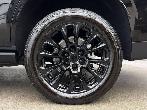 Used 2026 GMC Yukon Denali w/ Denali Reserve Package AWD/4WD image 12