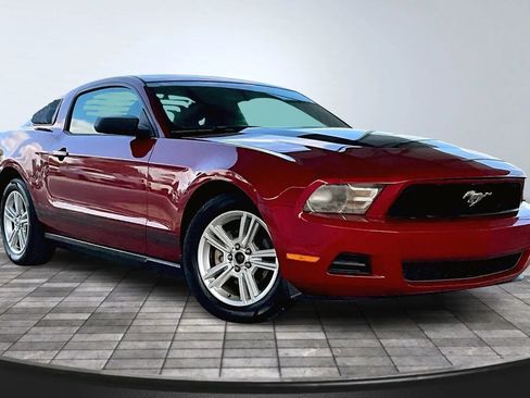 Used 2010 Ford Mustang image 3