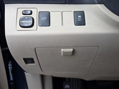 Used 2010 Toyota Venza FWD image 25