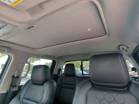 Used 2024 Nissan Frontier SL w/ Technology Package RWD image 23