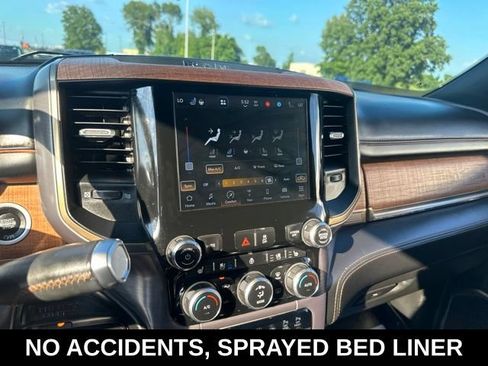 Used 2022 RAM 2500 Limited w/ Off Road Package AWD/4WD image 3