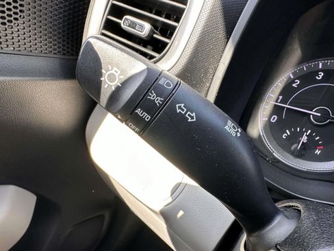 Used 2020 Hyundai Venue SEL FWD image 17