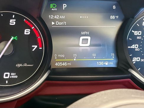 Used 2018 Alfa Romeo Giulia image 8