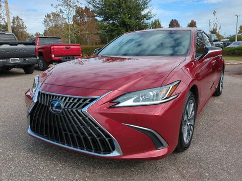 Used 2022 Lexus ES 300h image 2