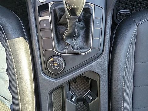 Certified 2022 Volkswagen Taos SE image 10