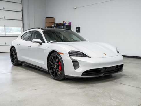 Used 2022 Porsche Taycan GTS AWD/4WD image 3
