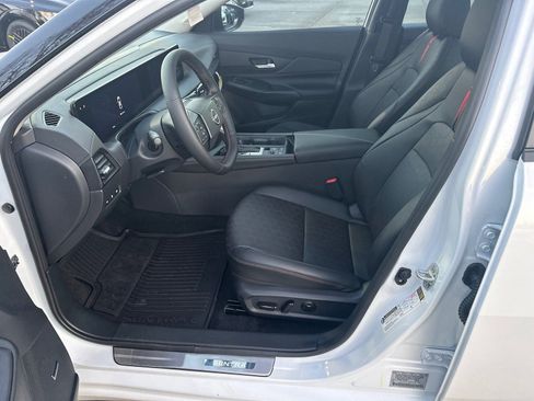 New 2026 Nissan Sentra SR w/ SR Premium Package FWD image 9