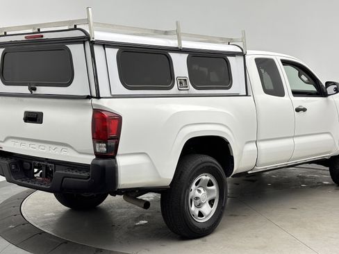Used 2020 Toyota Tacoma SR image 7
