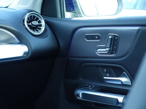 Certified 2022 Mercedes-Benz GLB 250 4MATIC image 16