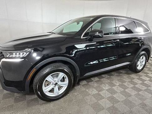 Used 2023 Kia Sorento LX AWD/4WD image 6