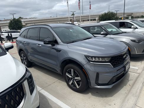 Used 2022 Kia Sorento EX FWD image 3