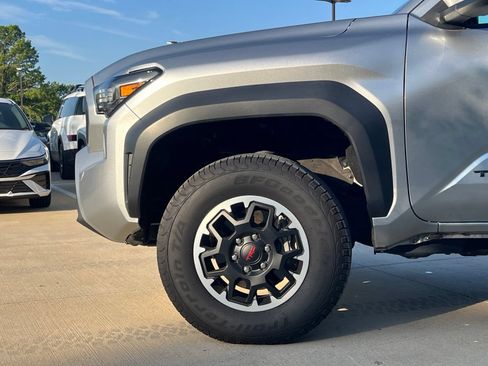 Used 2024 Toyota Tacoma TRD Off-Road AWD/4WD image 9