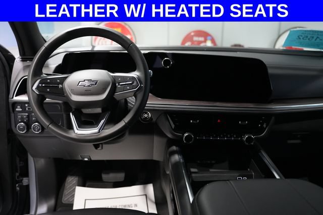 Used 2025 Chevrolet Suburban Z71 AWD/4WD image 2