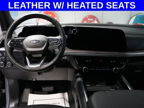 Used 2025 Chevrolet Suburban Z71 AWD/4WD image 2