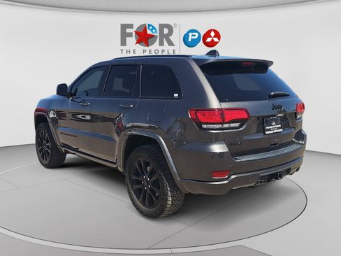 Used 2019 Jeep Grand Cherokee Altitude AWD/4WD image 3