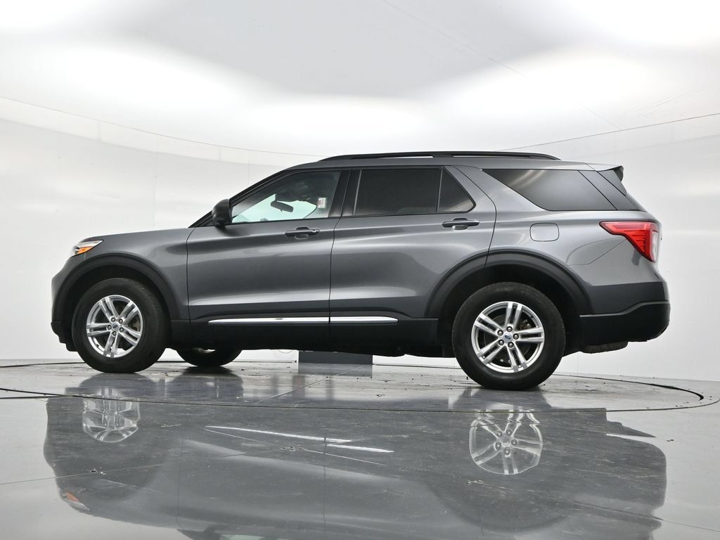 Used 2023 Ford Explorer XLT AWD/4WD image 52