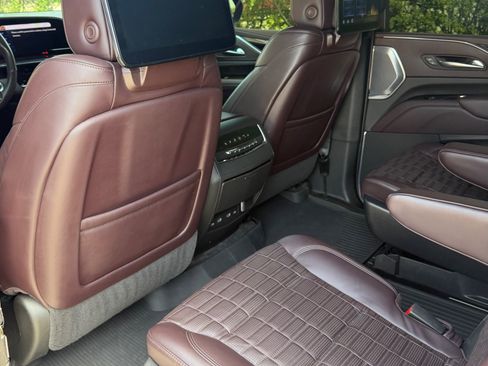 Used 2023 Cadillac Escalade ESV Sport Platinum AWD/4WD image 7