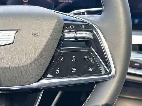 Used 2025 Cadillac Lyriq Luxury image 6