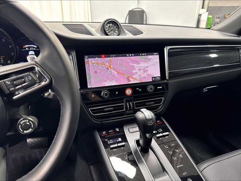 Used 2026 Porsche Macan AWD/4WD image 18