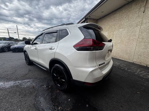 Used 2018 Nissan Rogue SV AWD/4WD image 13