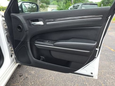 Used 2019 Chrysler 300 Touring w/ Quick Order Package 2EF RWD image 21