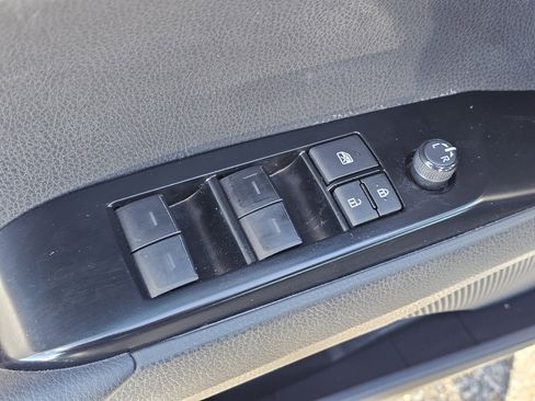 Used 2025 Toyota Camry SE image 14