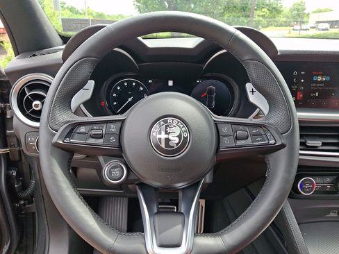 Used 2024 Alfa Romeo Stelvio Veloce AWD/4WD image 21