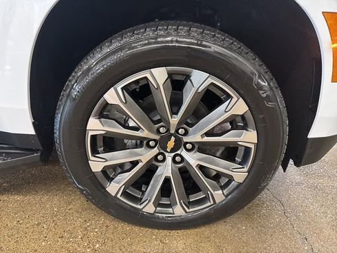 New 2026 Chevrolet Suburban High Country image 9