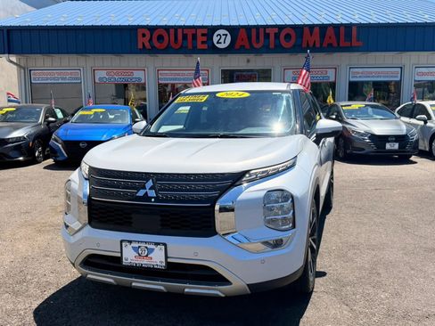 Used 2024 Mitsubishi Outlander FWD image 1