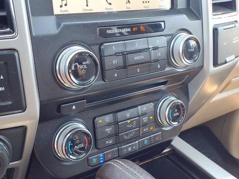 Used 2018 Ford F150 Lariat w/ Equipment Group 502A Luxury AWD/4WD image 14