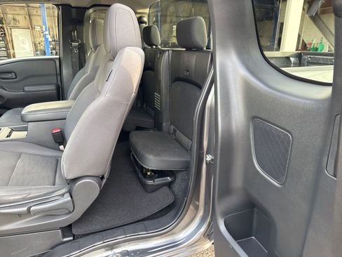 Used 2022 Nissan Frontier S image 25