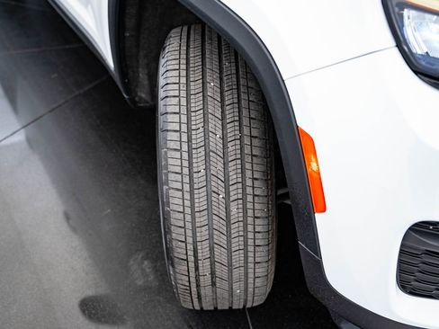 Used 2024 Jeep Grand Cherokee Altitude image 48